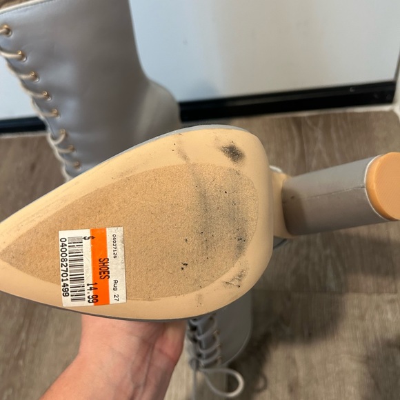 Cape Robbin Heels - Picture 4 of 6